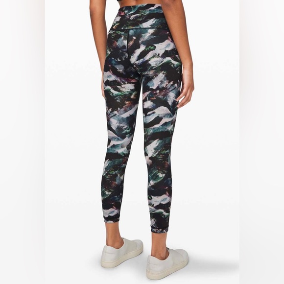 LULULEMON | Wunder Under High-Rise Tight 25' *Full-On Luxtreme, Size 6 - Picture 5 of 9